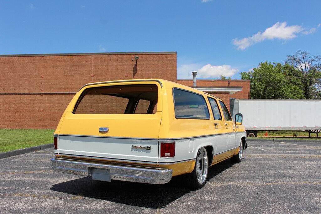 Chevrolet-Suburban-1979-SUV-11