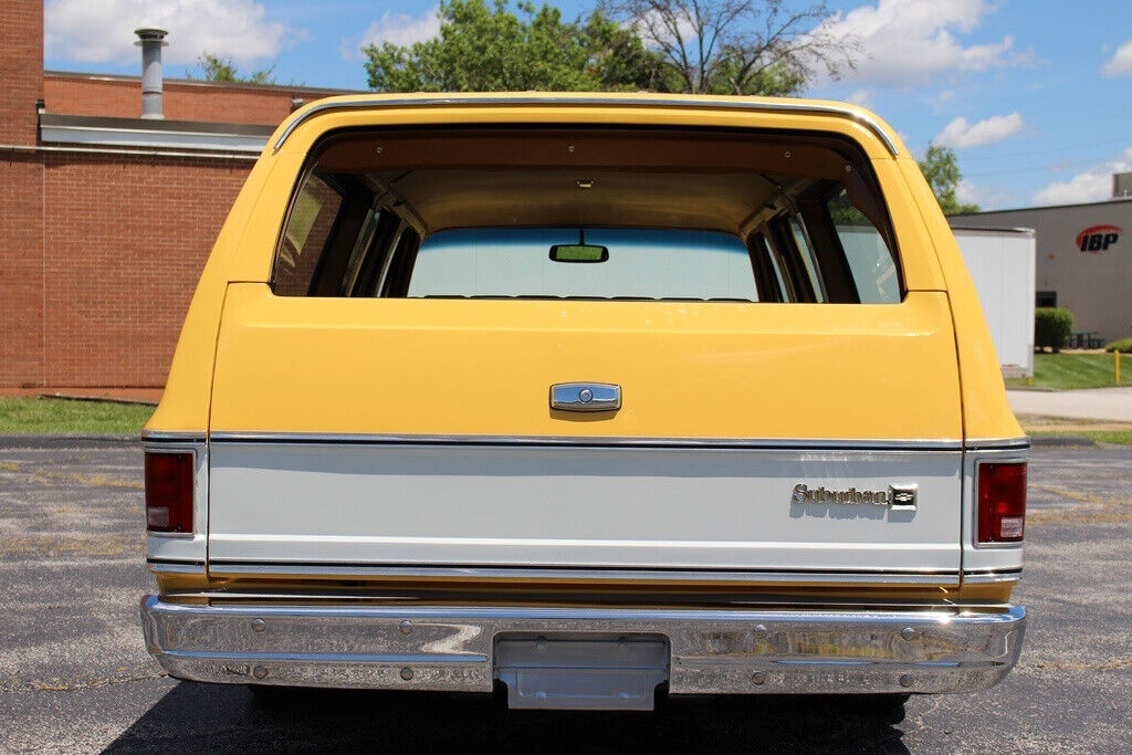Chevrolet-Suburban-1979-SUV-13