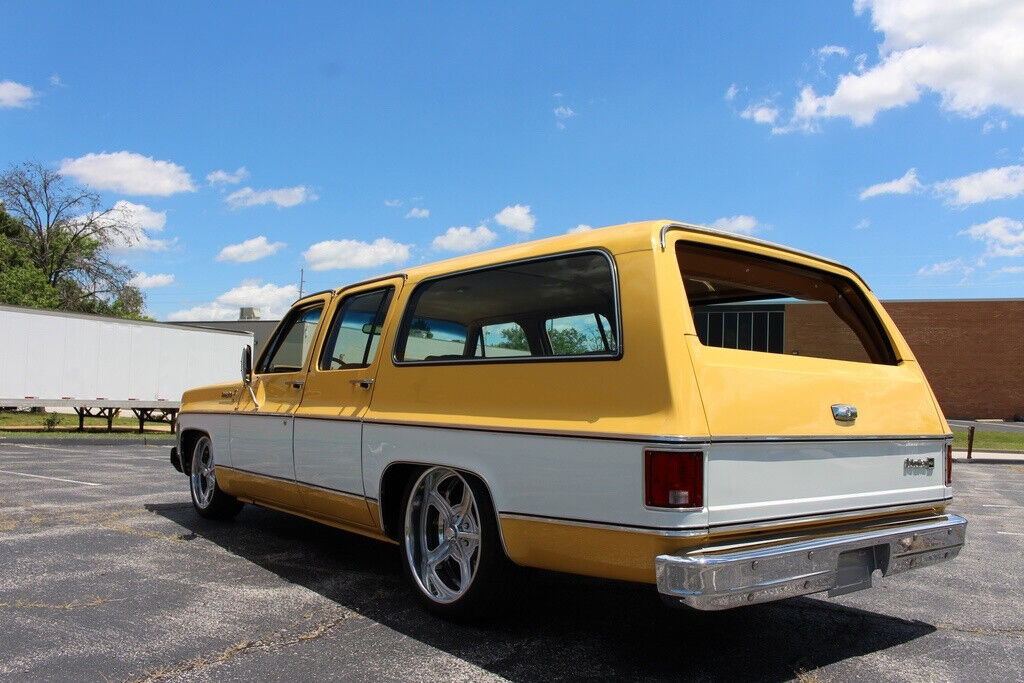 Chevrolet-Suburban-1979-SUV-14