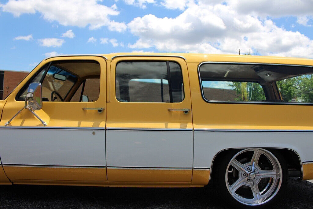 Chevrolet-Suburban-1979-SUV-16