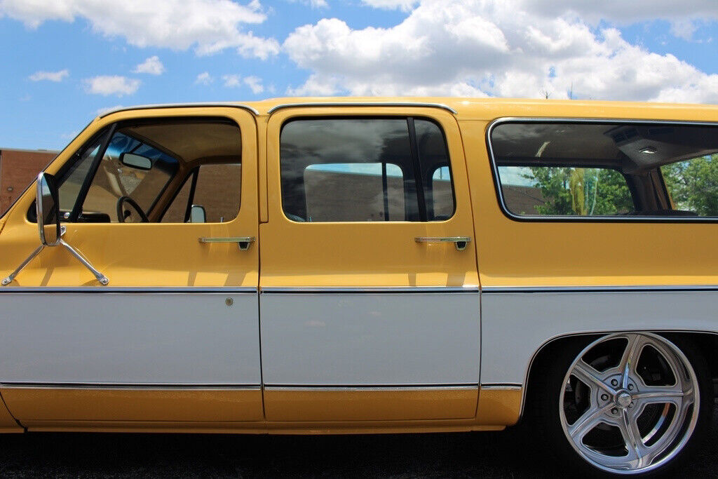 Chevrolet-Suburban-1979-SUV-17