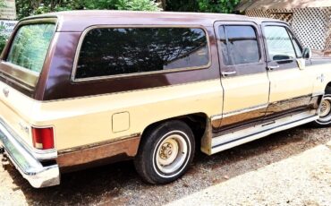 Chevrolet-Suburban-1985-1