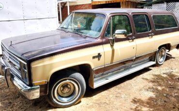 Chevrolet-Suburban-1985