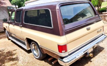 Chevrolet-Suburban-1985-2