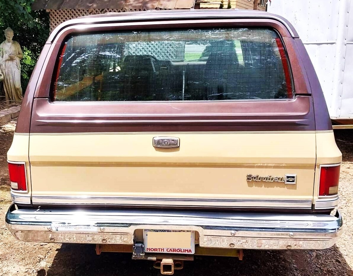 Chevrolet-Suburban-1985-3