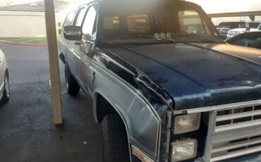 Chevrolet-Suburban-1987-SUV-1