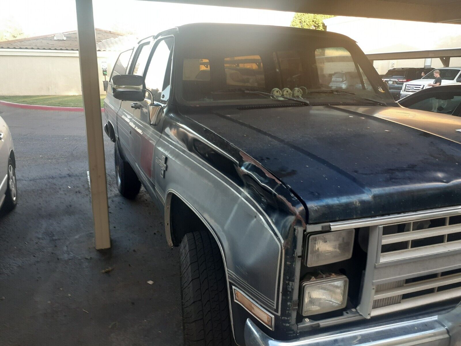 Chevrolet-Suburban-1987-SUV-1