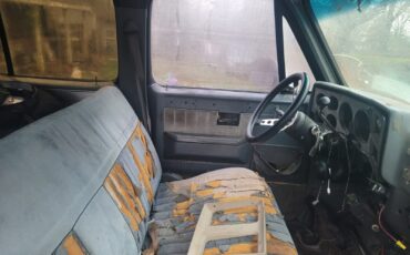 Chevrolet-Suburban-1987-SUV-12