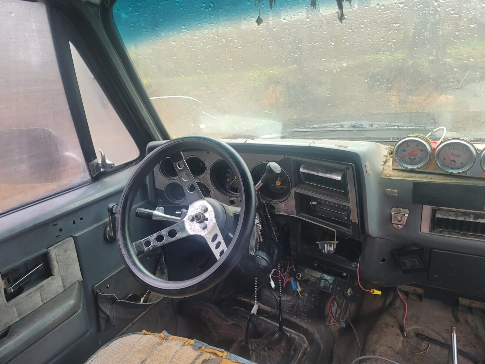 Chevrolet-Suburban-1987-SUV-13