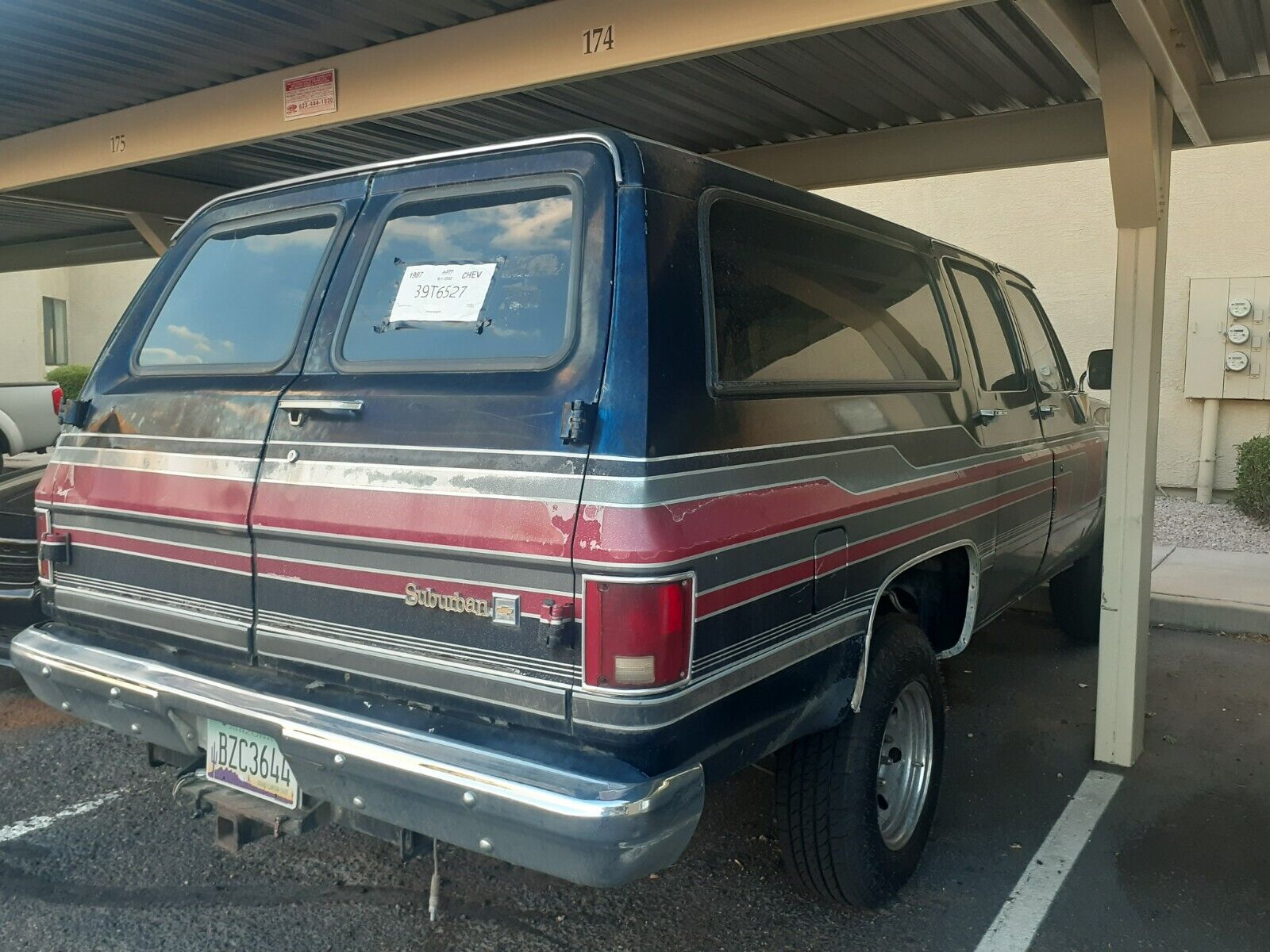Chevrolet-Suburban-1987-SUV-2