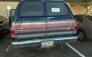 Chevrolet-Suburban-1987-SUV-3