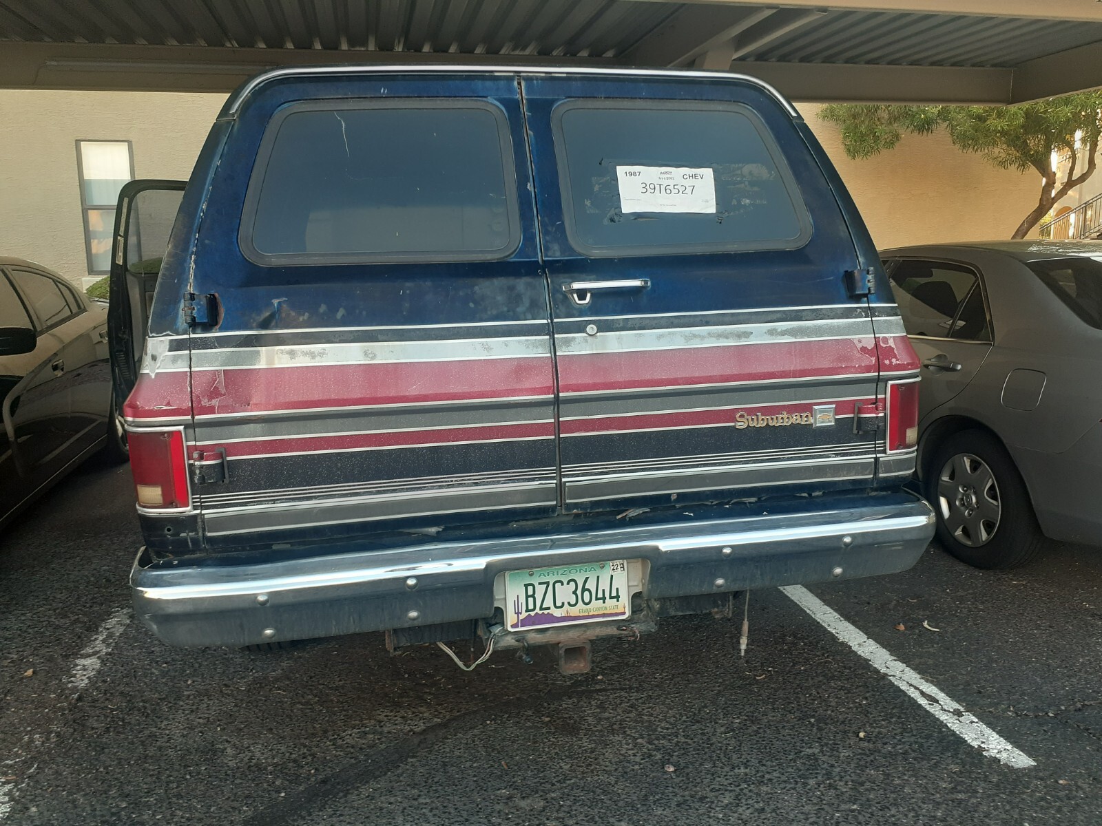 Chevrolet-Suburban-1987-SUV-3