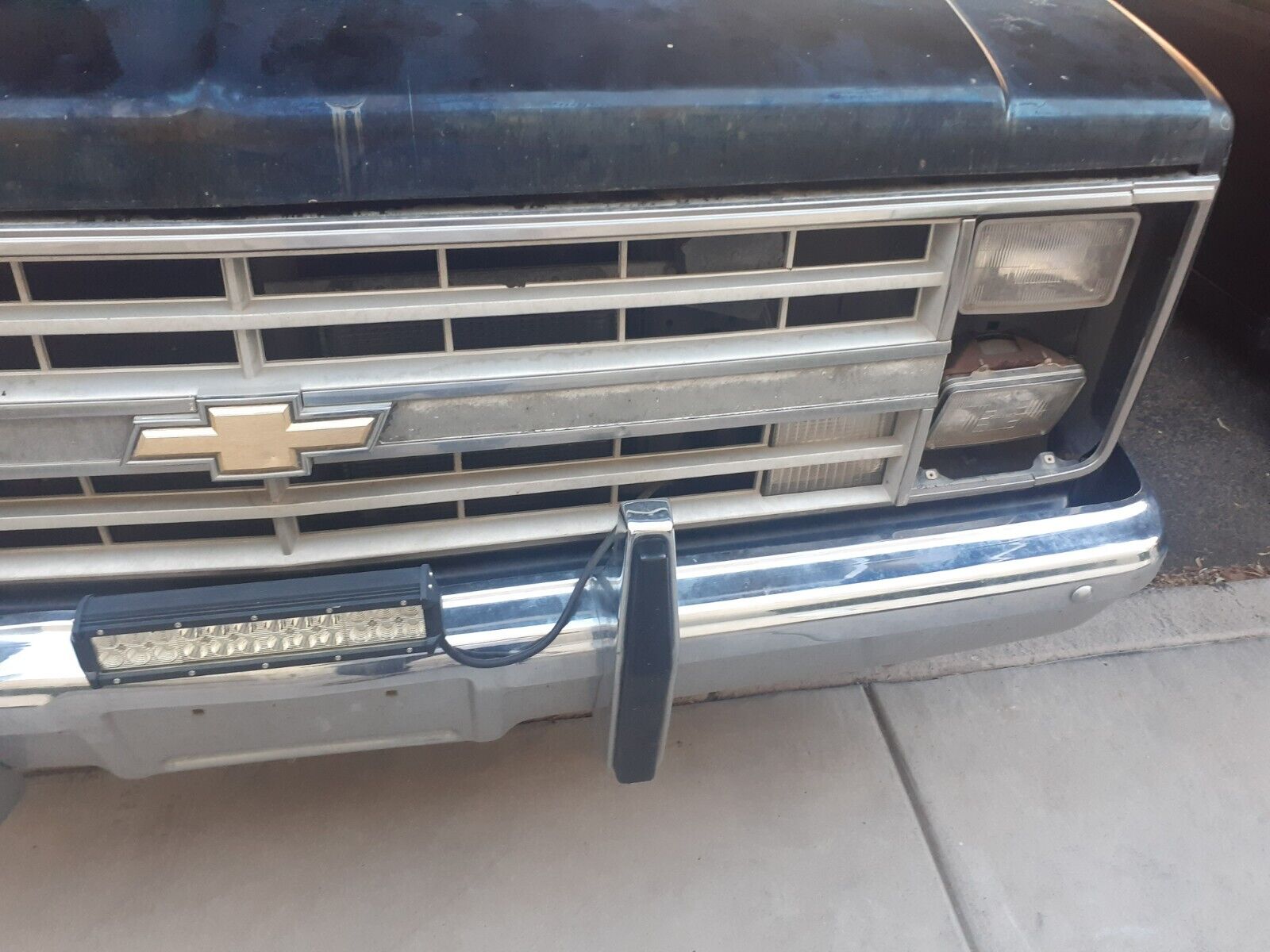 Chevrolet-Suburban-1987-SUV-8