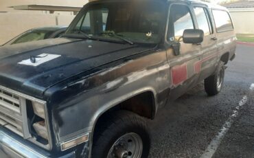 Chevrolet-Suburban-1987-SUV-9
