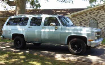 Chevrolet-Suburban-1990-1