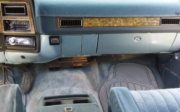Chevrolet-Suburban-1990-13