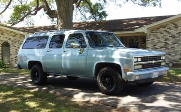 Chevrolet-Suburban-1990-22