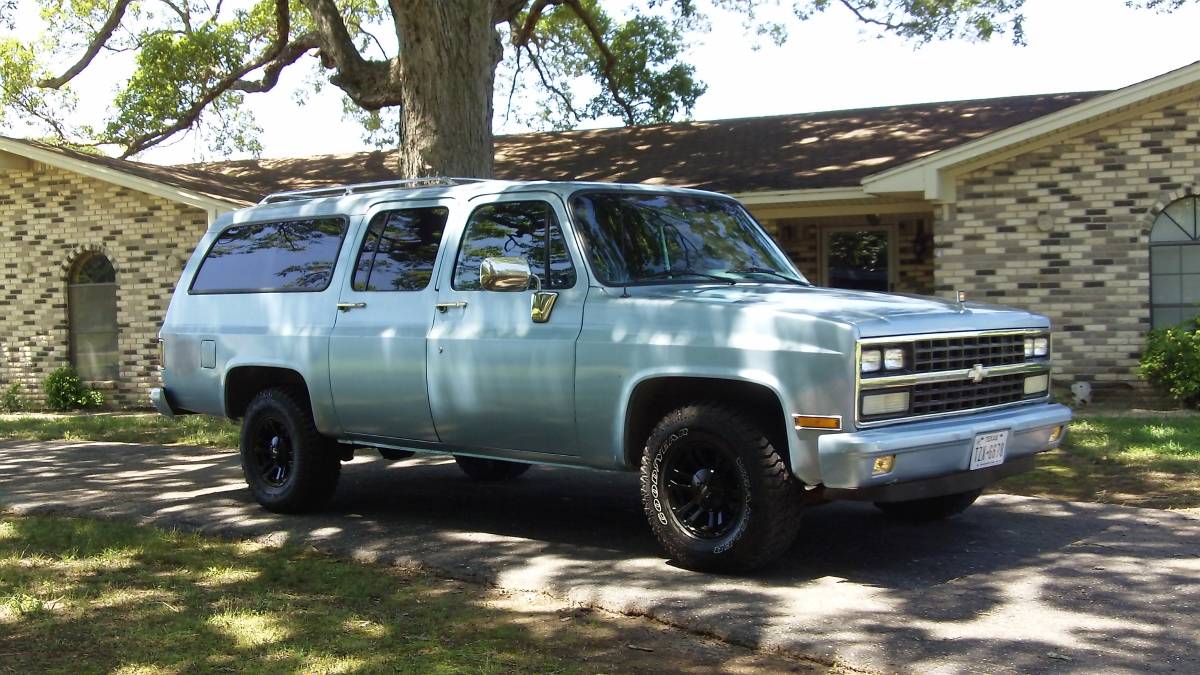 Chevrolet-Suburban-1990-22