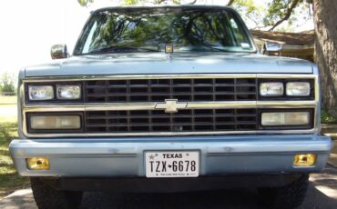 Chevrolet-Suburban-1990