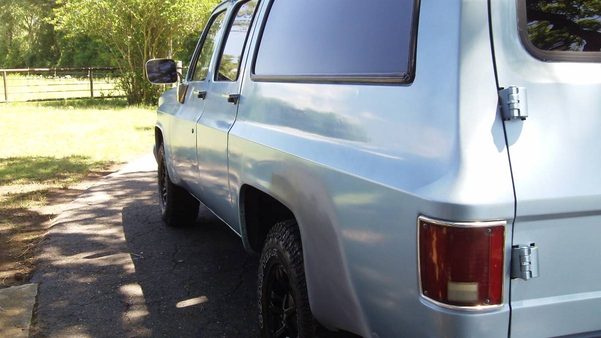 Chevrolet-Suburban-1990-8