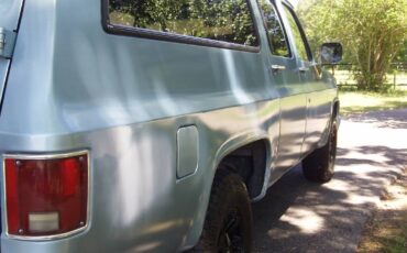 Chevrolet-Suburban-1990-9