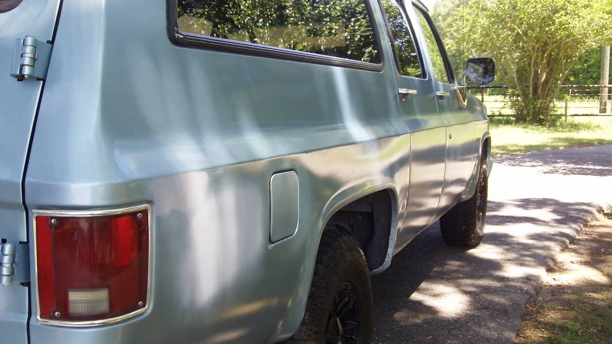 Chevrolet-Suburban-1990-9