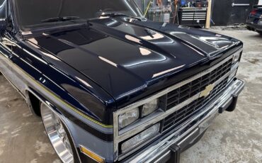 Chevrolet-Suburban-1991-10