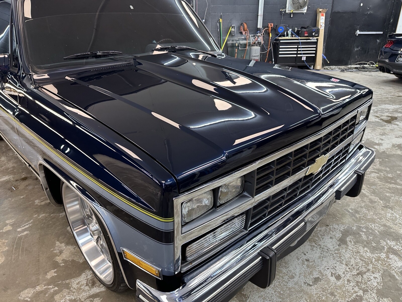 Chevrolet-Suburban-1991-10