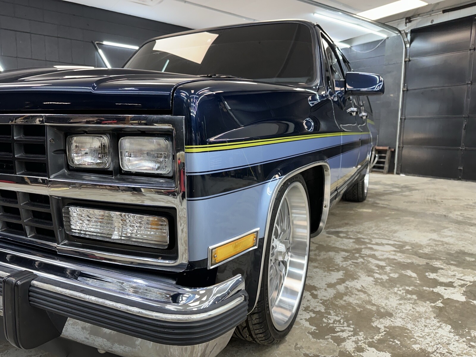Chevrolet-Suburban-1991-13
