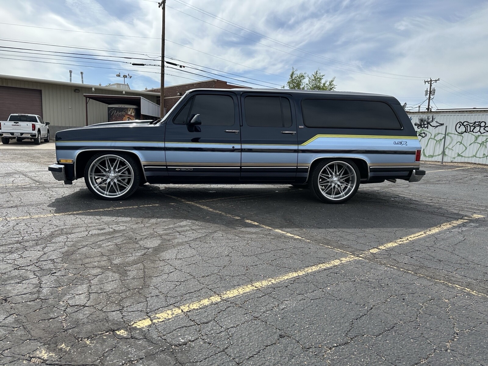 Chevrolet-Suburban-1991-18