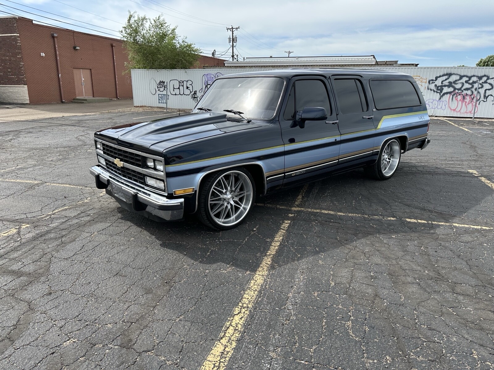Chevrolet-Suburban-1991-19