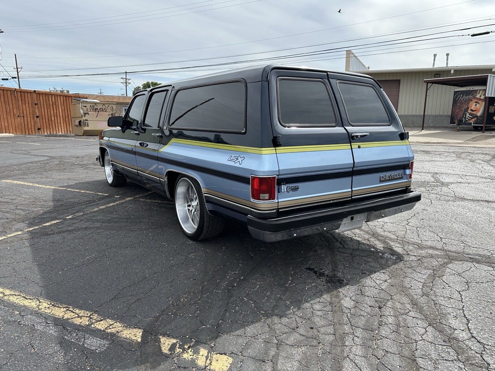 Chevrolet-Suburban-1991-20