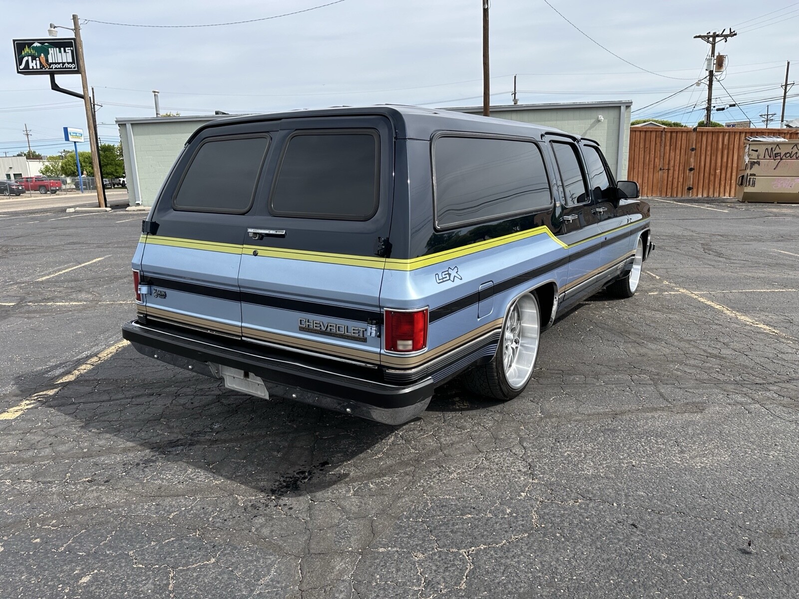 Chevrolet-Suburban-1991-22