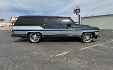 Chevrolet-Suburban-1991-23