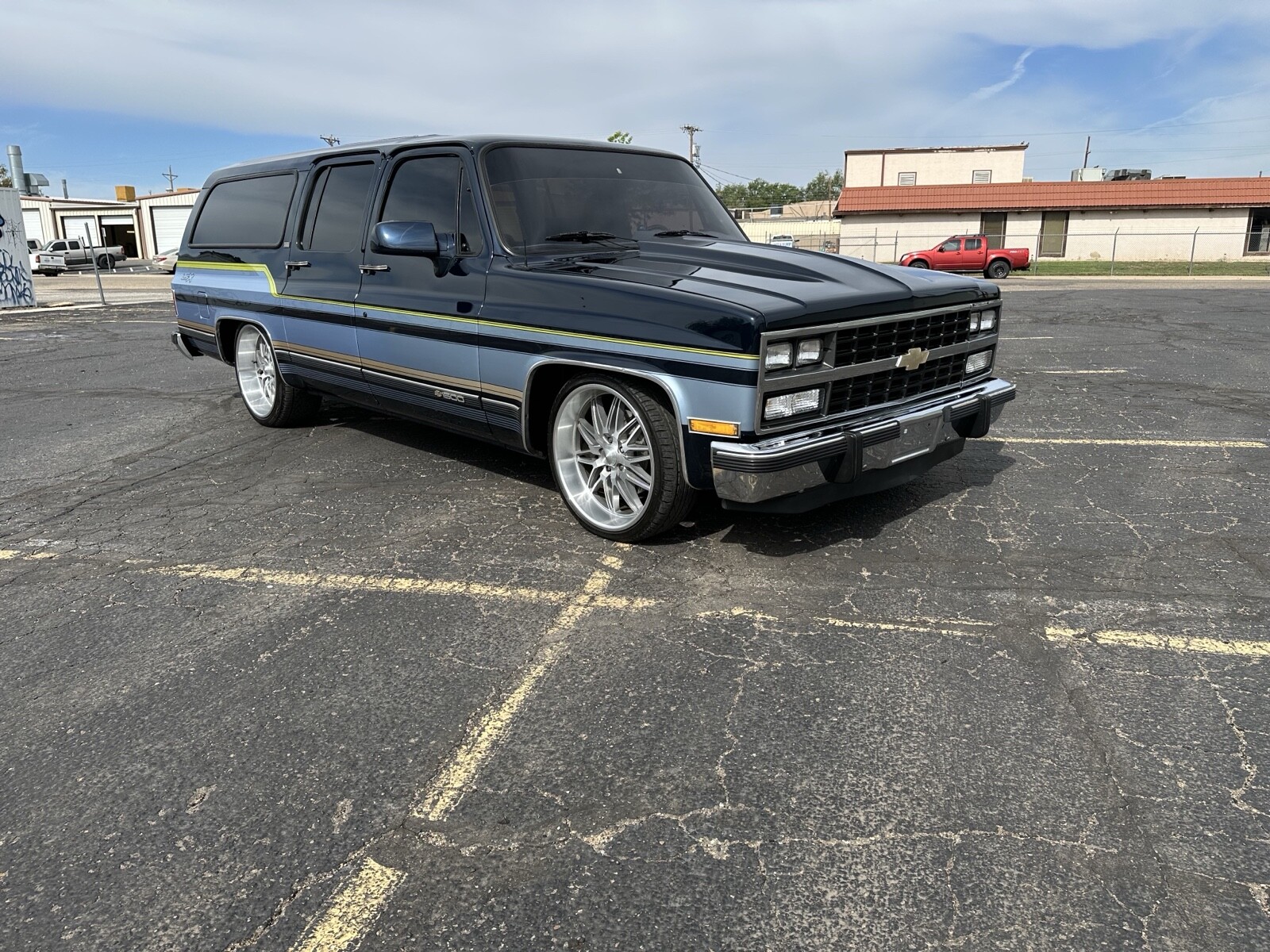 Chevrolet-Suburban-1991-24