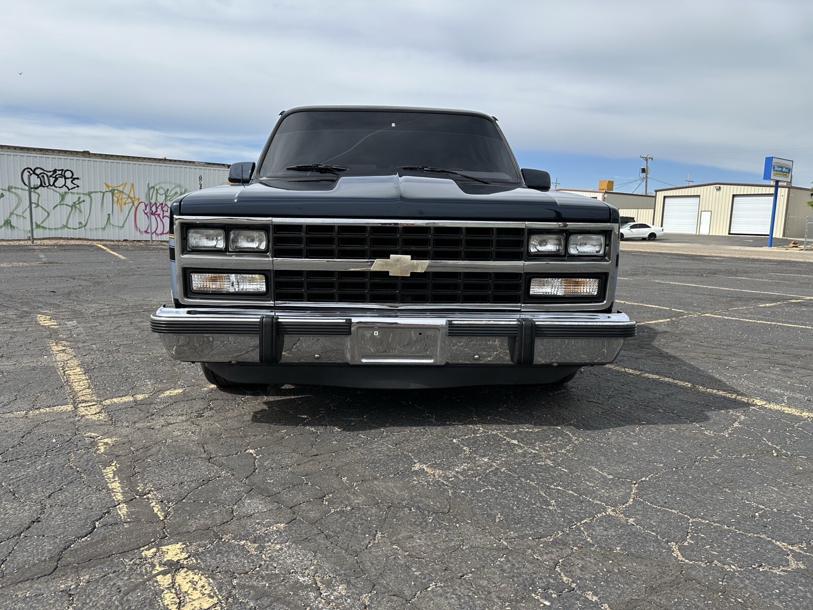 Chevrolet-Suburban-1991-25