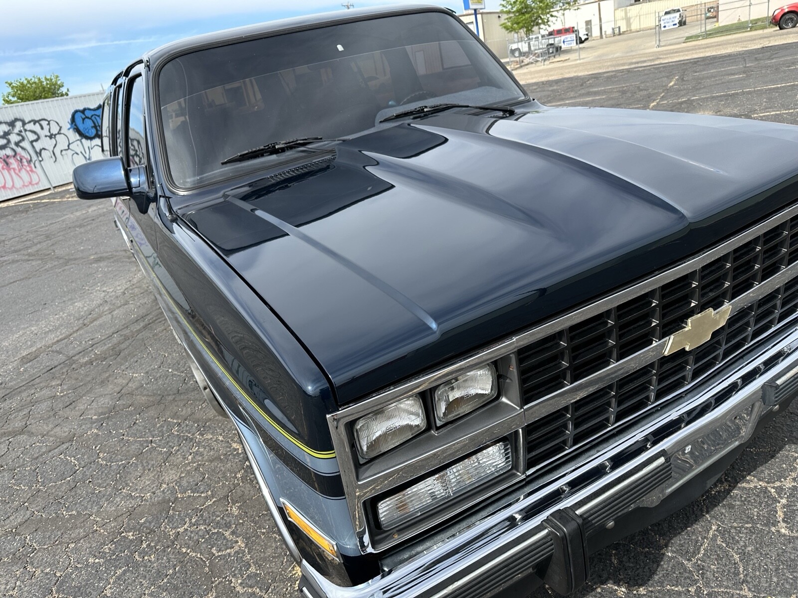 Chevrolet-Suburban-1991-26