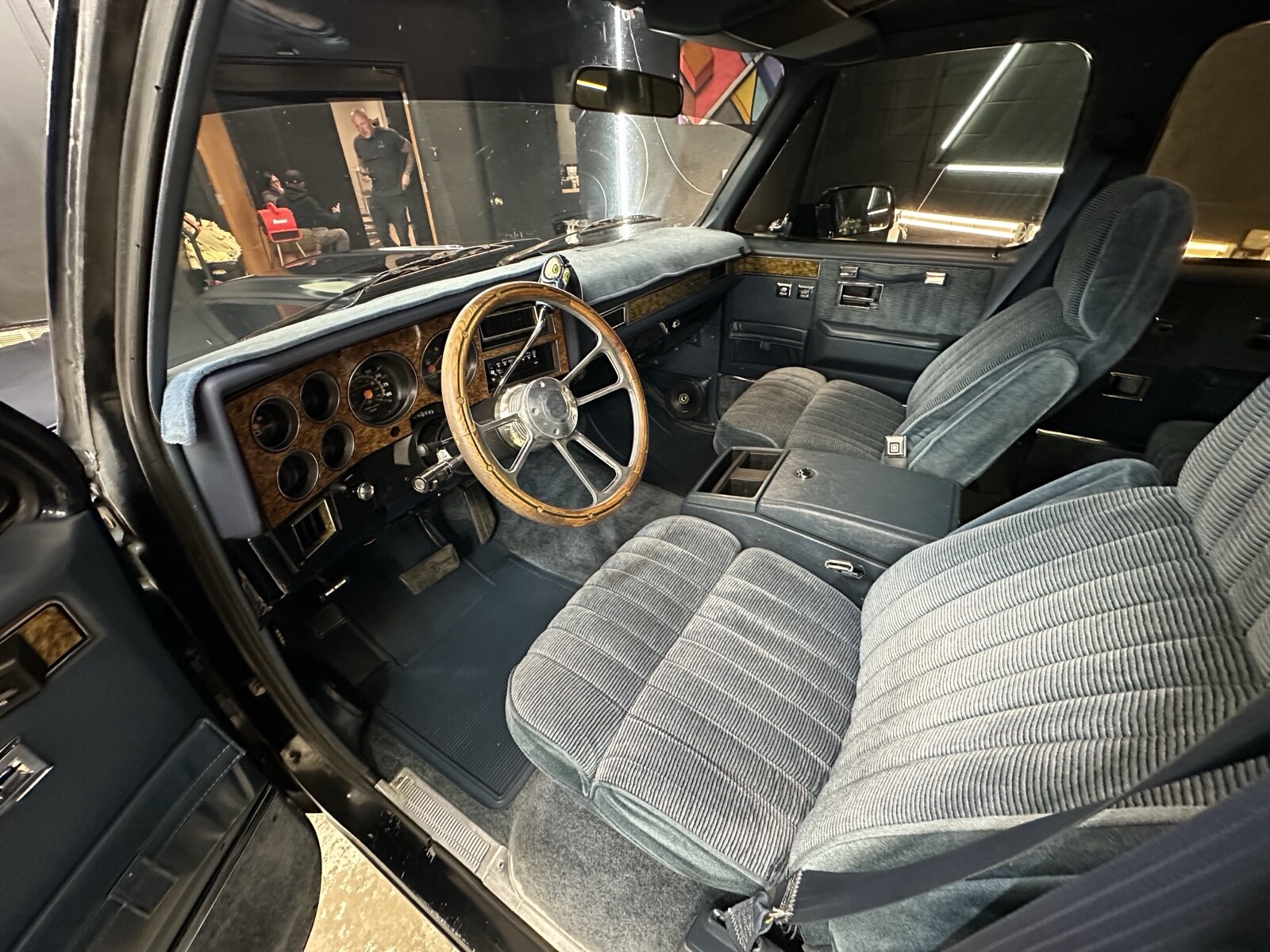 Chevrolet-Suburban-1991-32