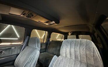 Chevrolet-Suburban-1991-33