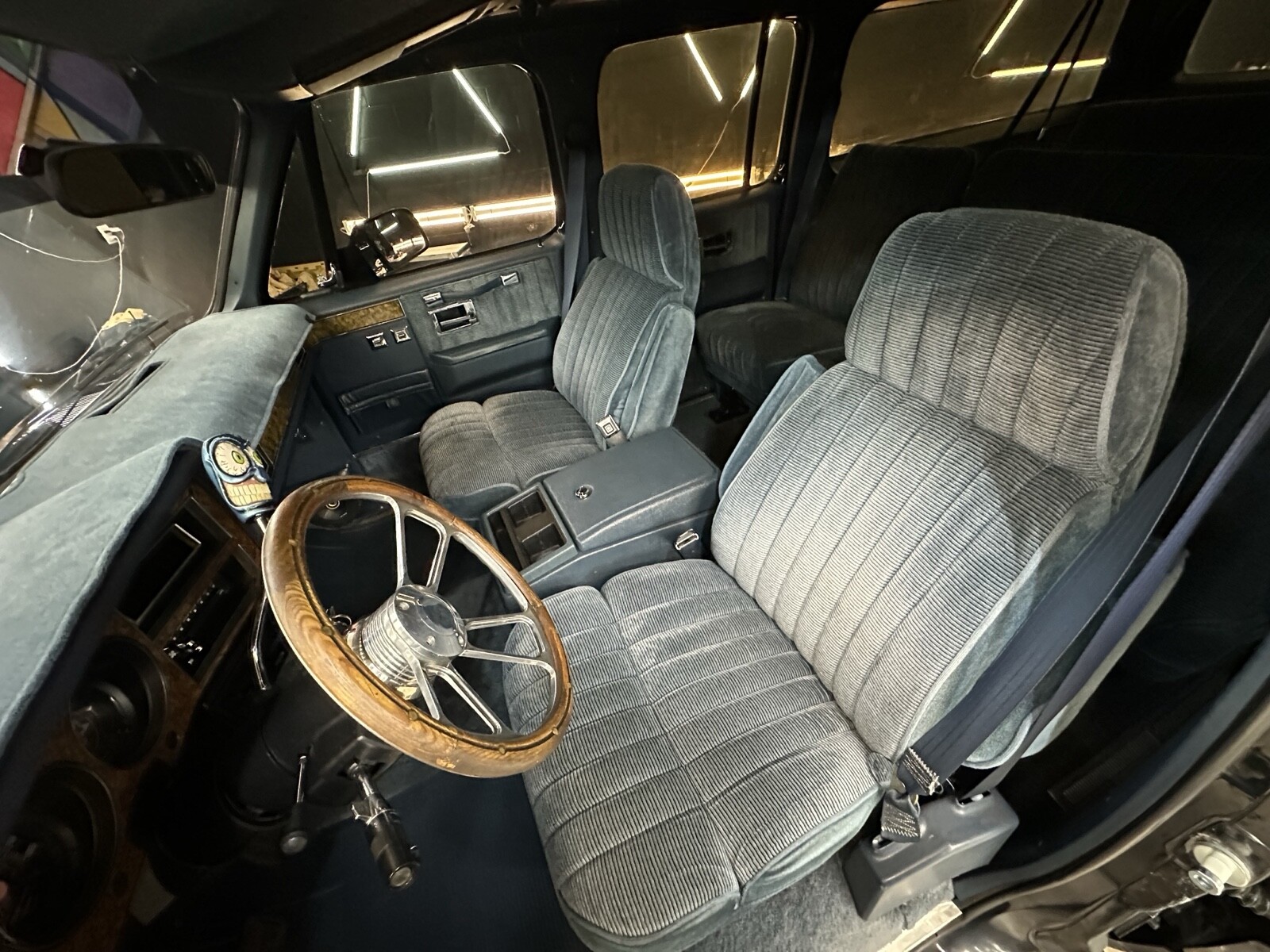 Chevrolet-Suburban-1991-34