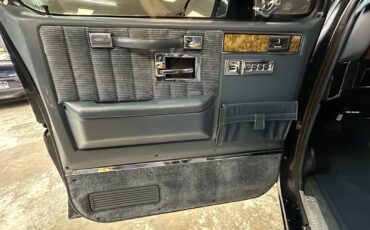Chevrolet-Suburban-1991-35