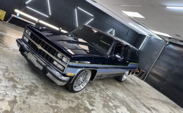 Chevrolet-Suburban-1991