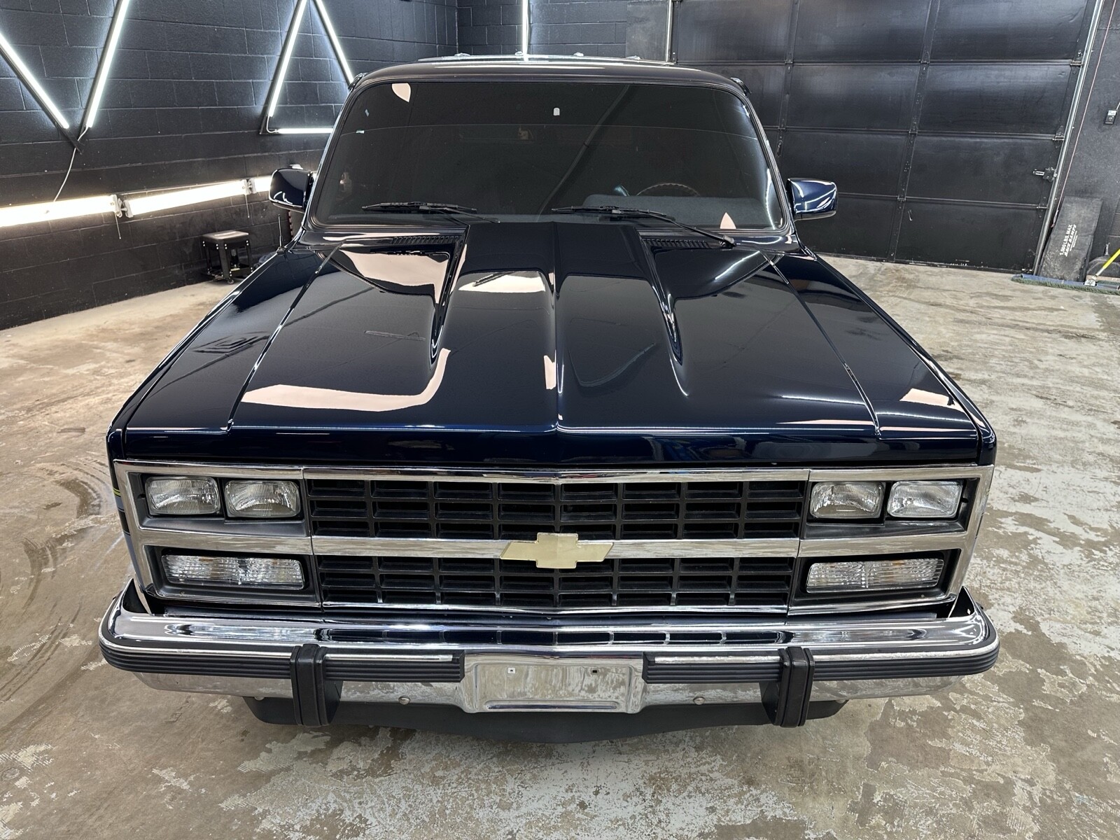 Chevrolet-Suburban-1991-9