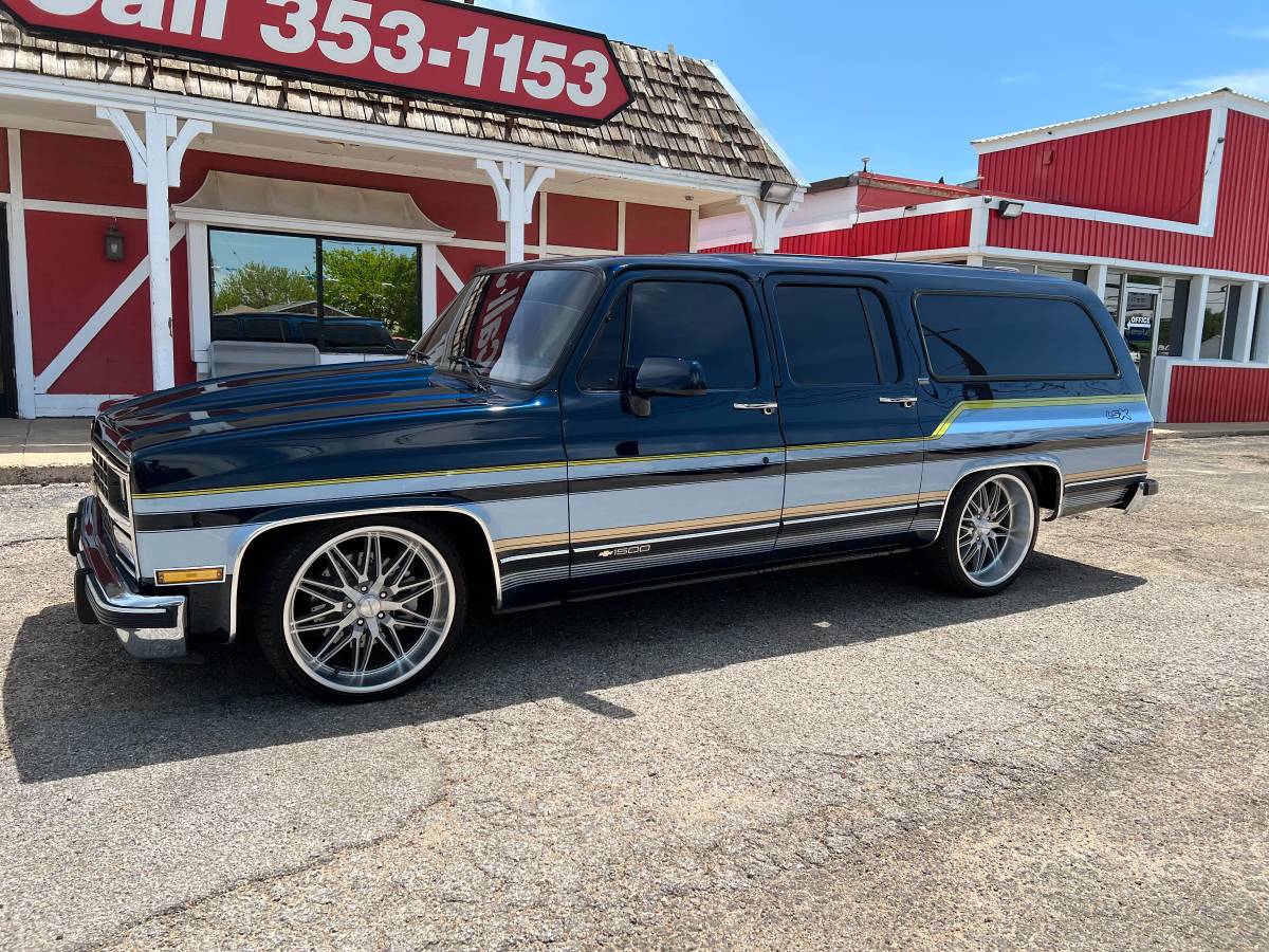 Chevrolet-Suburban-1991-blue-1