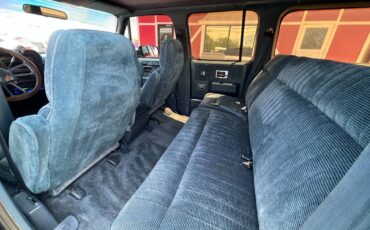 Chevrolet-Suburban-1991-blue-16
