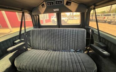 Chevrolet-Suburban-1991-blue-17