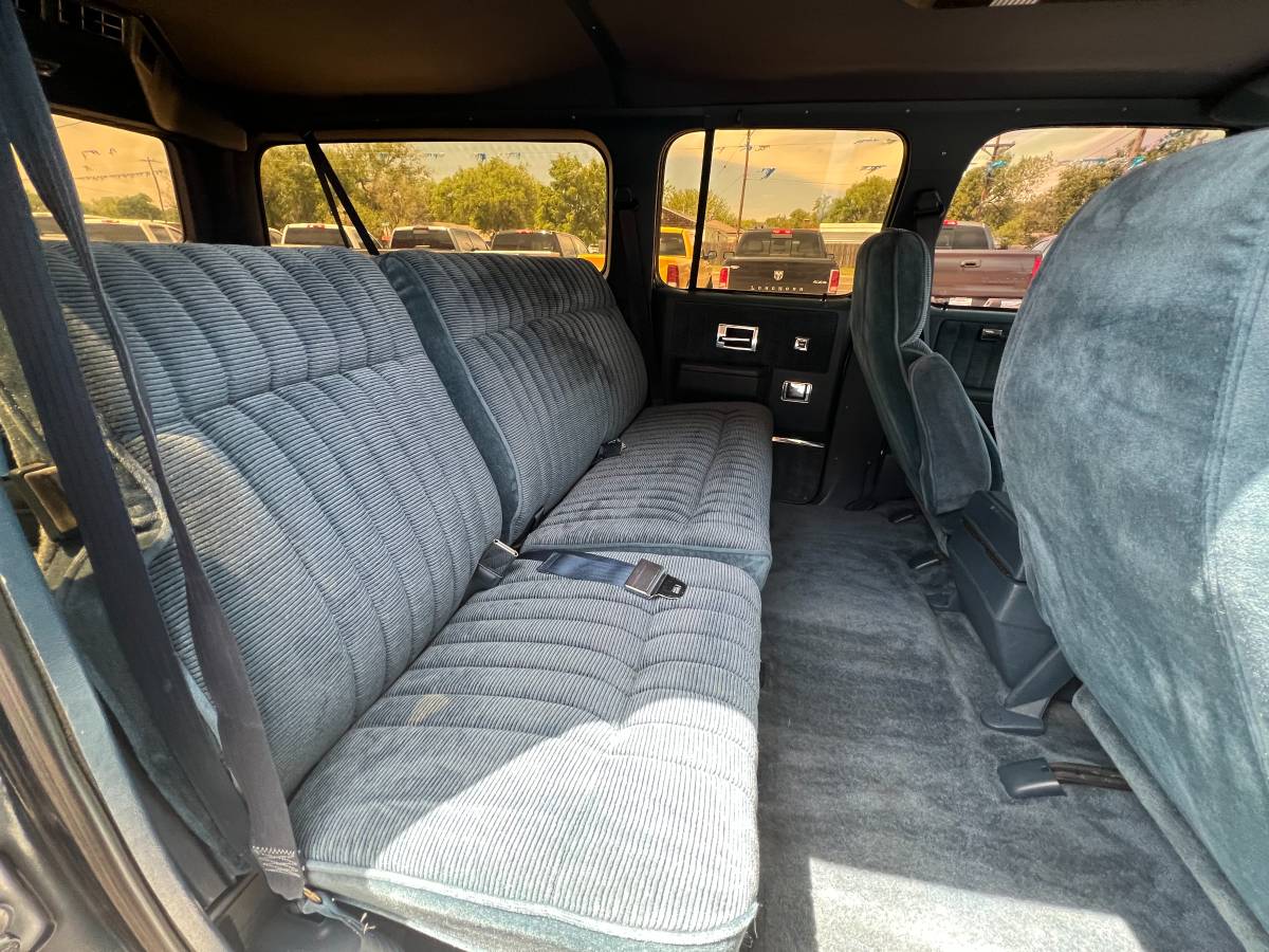 Chevrolet-Suburban-1991-blue-18