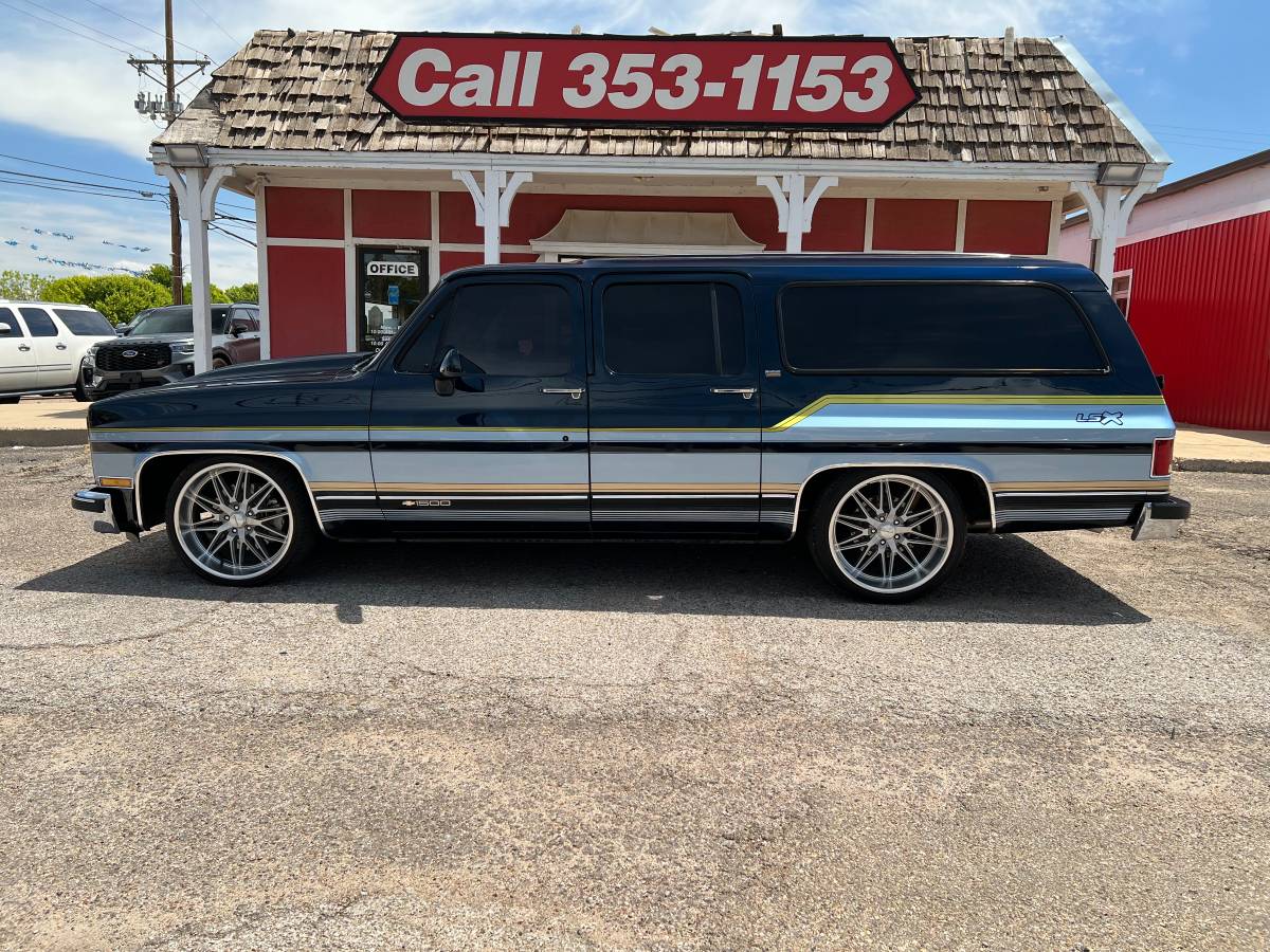 Chevrolet-Suburban-1991-blue-2