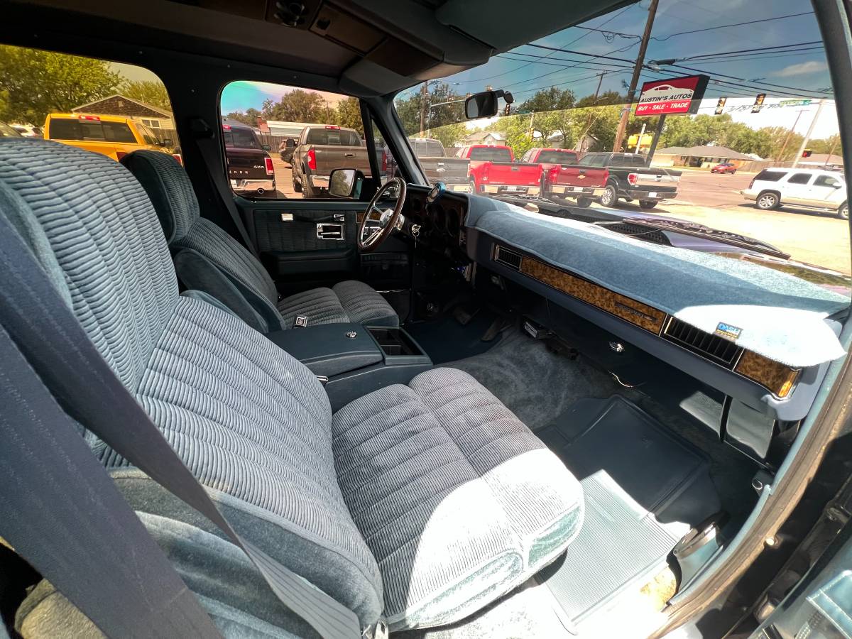 Chevrolet-Suburban-1991-blue-21