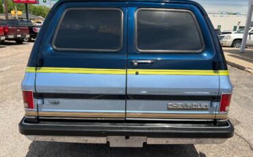 Chevrolet-Suburban-1991-blue-5